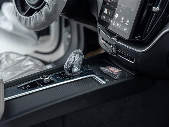 Volvo XC60 2026 2026款 B5 四驱智逸豪华版