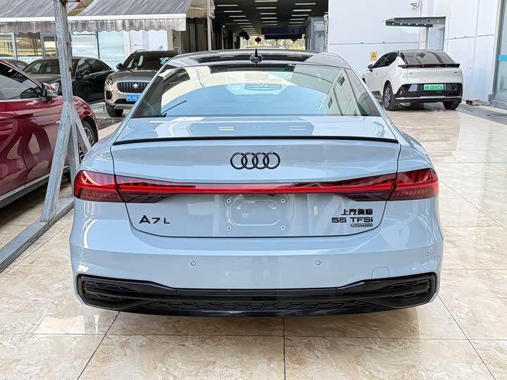 Audi A7L 2024 2024款 55 TFSI quattro RS 套件竞速版
