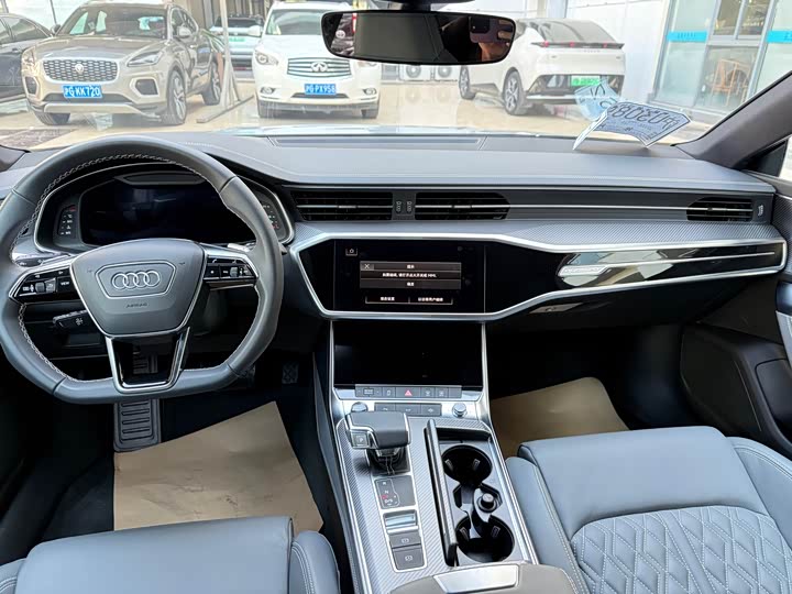 Audi A7L 2024 2024款 55 TFSI quattro RS 套件竞速版