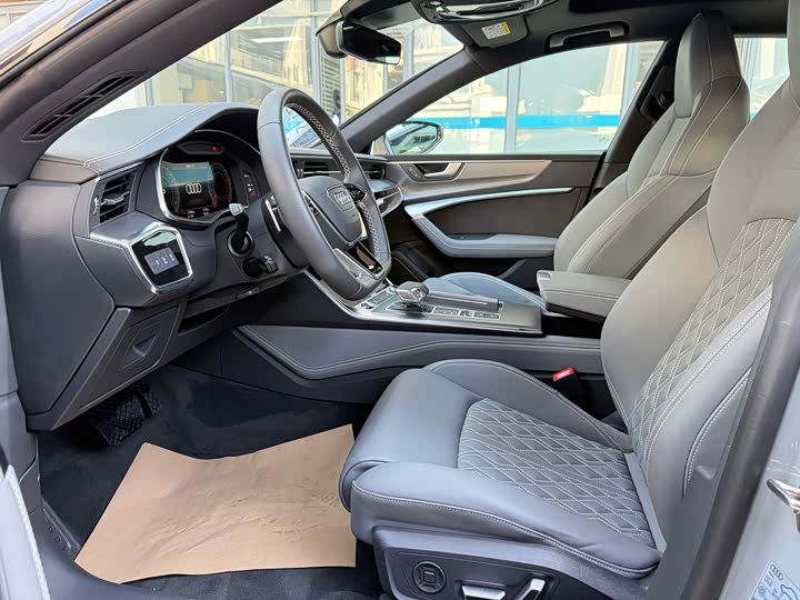 Audi A7L 2024 2024款 55 TFSI quattro RS 套件竞速版