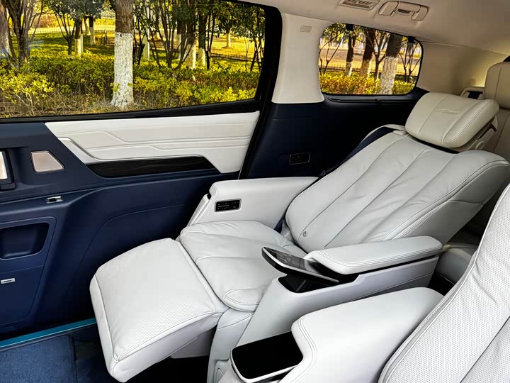 Buick GL8 Century 2025 2025款 2.0T 七座蕴世版