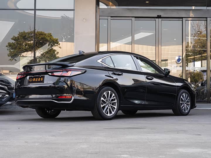 Lexus ES 2025 2025款 300h 臻享版