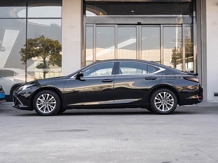 Lexus ES 2025 2025款 300h 臻享版