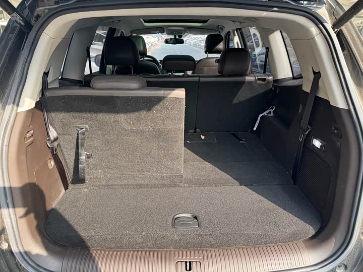 Roewe RX8 2019 2019款 30T 智联网四驱超群旗舰版