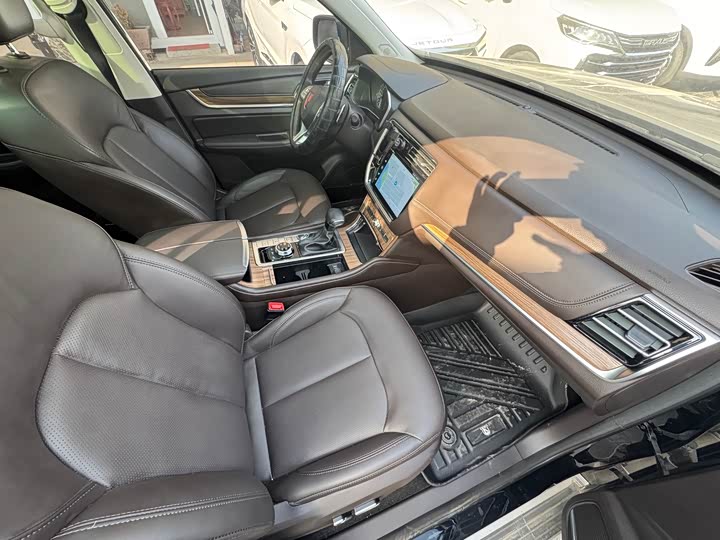 Roewe RX8 2019 2019款 30T 智联网四驱超群旗舰版