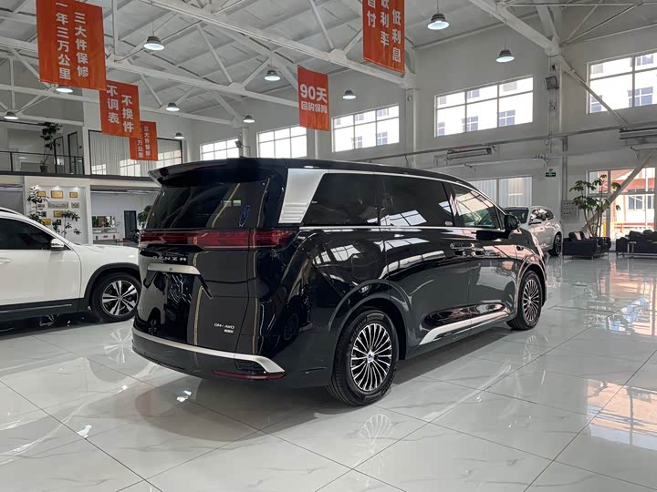 Denza D9 2025 2025款 DM-i 智驾版 1020 四驱尊贵型