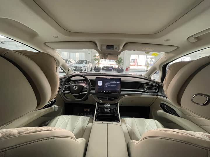 Denza D9 2025 2025款 DM-i 智驾版 1020 四驱尊贵型