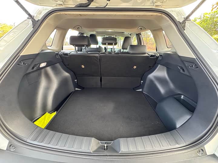 Toyota Frontlander 2024 2024款 2.0L 智能电混双擎 豪华版