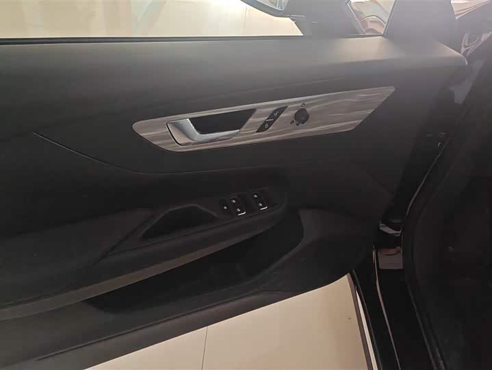 Hongqi E-QM5 2025 2025款 500km 出行版