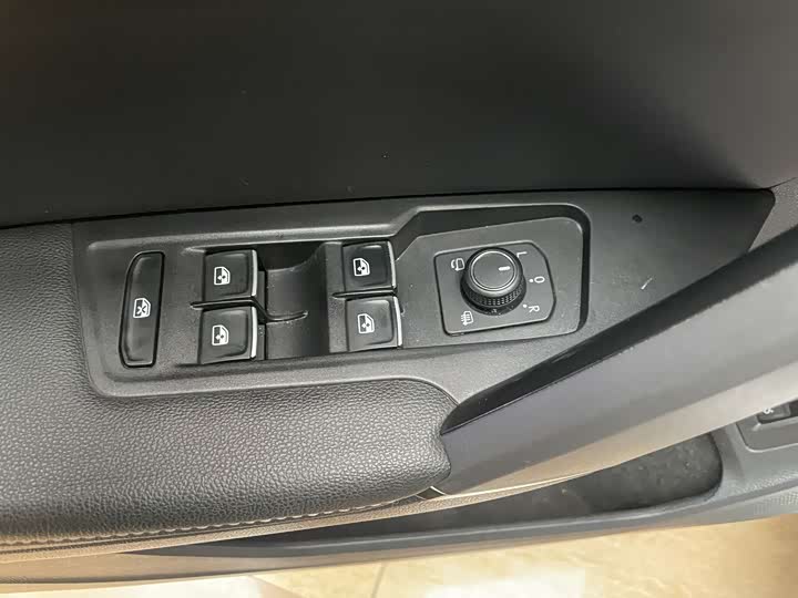 Volkswagen Tayron X 2020 2020款 330TSI 两驱旗舰智联版