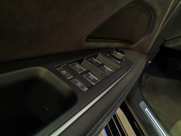 Audi A8 2025 2025款 A8L 50 TFSI quattro 臻选型