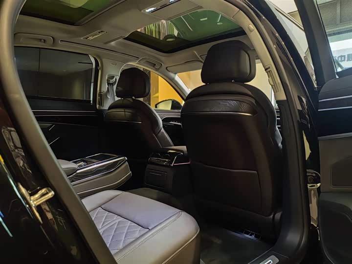 Audi A8 2025 2025款 A8L 50 TFSI quattro 臻选型