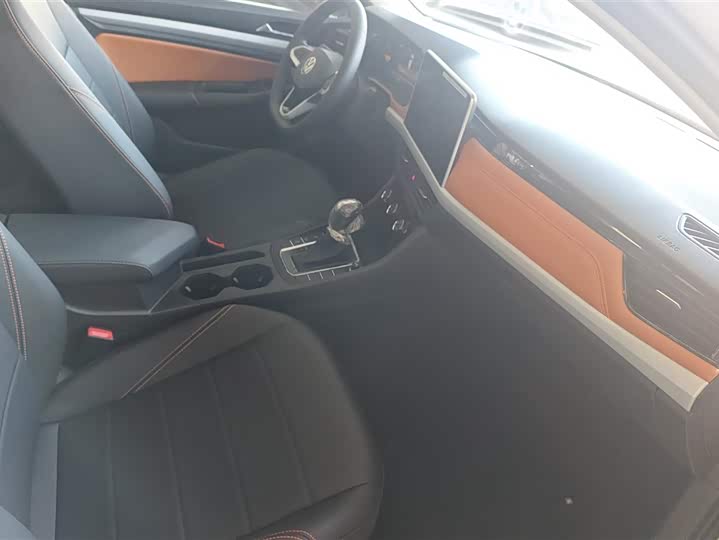 Volkswagen Bora 2025 2025款 200TSI DSG悦行导航版