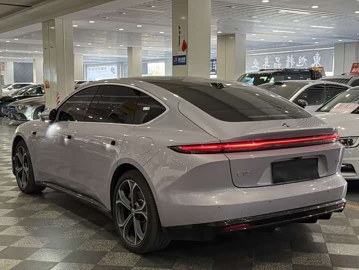 2025 Nio ET5