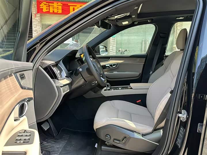 Volvo XC90 2025 2025款 改款 B5 智逸豪华版 5座