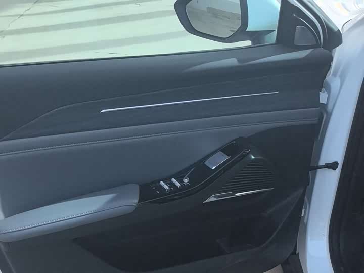 Geely Galaxy L6 2025 2025款 EM-i 140km 探索+版