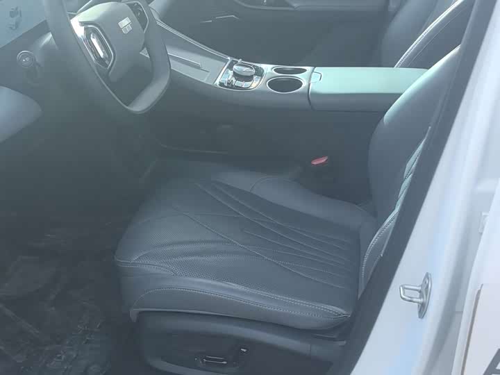 Geely Galaxy L6 2025 2025款 EM-i 140km 探索+版