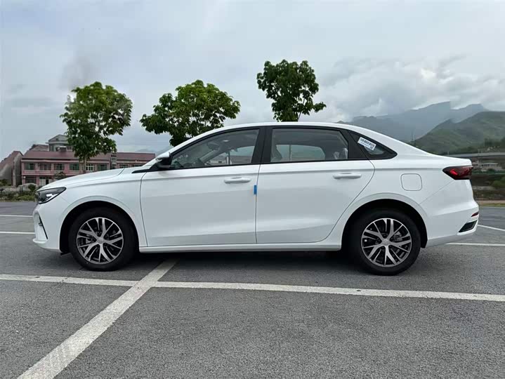 Geely Emgrand 2025 2025款 第4代 1.5L CVT星耀版