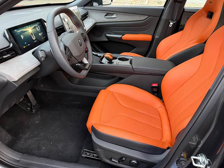 Changan UNI-V 2025 2025款 第三代 1.5T 500Bar尊贵运动型