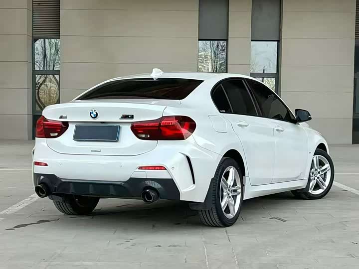 BMW 1 Series 2023 2023款 120i M运动曜夜版