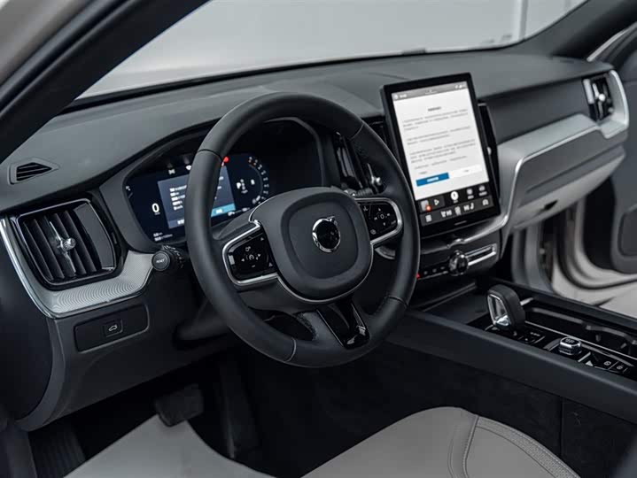 Volvo XC60 2026 2026款 B5 四驱智逸豪华版