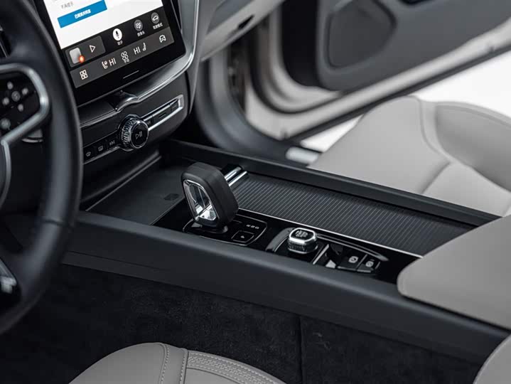 Volvo XC60 2026 2026款 B5 四驱智逸豪华版