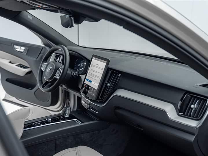 Volvo XC60 2026 2026款 B5 四驱智逸豪华版