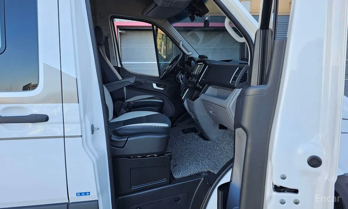 Hyundai Solati 2015 15-seater