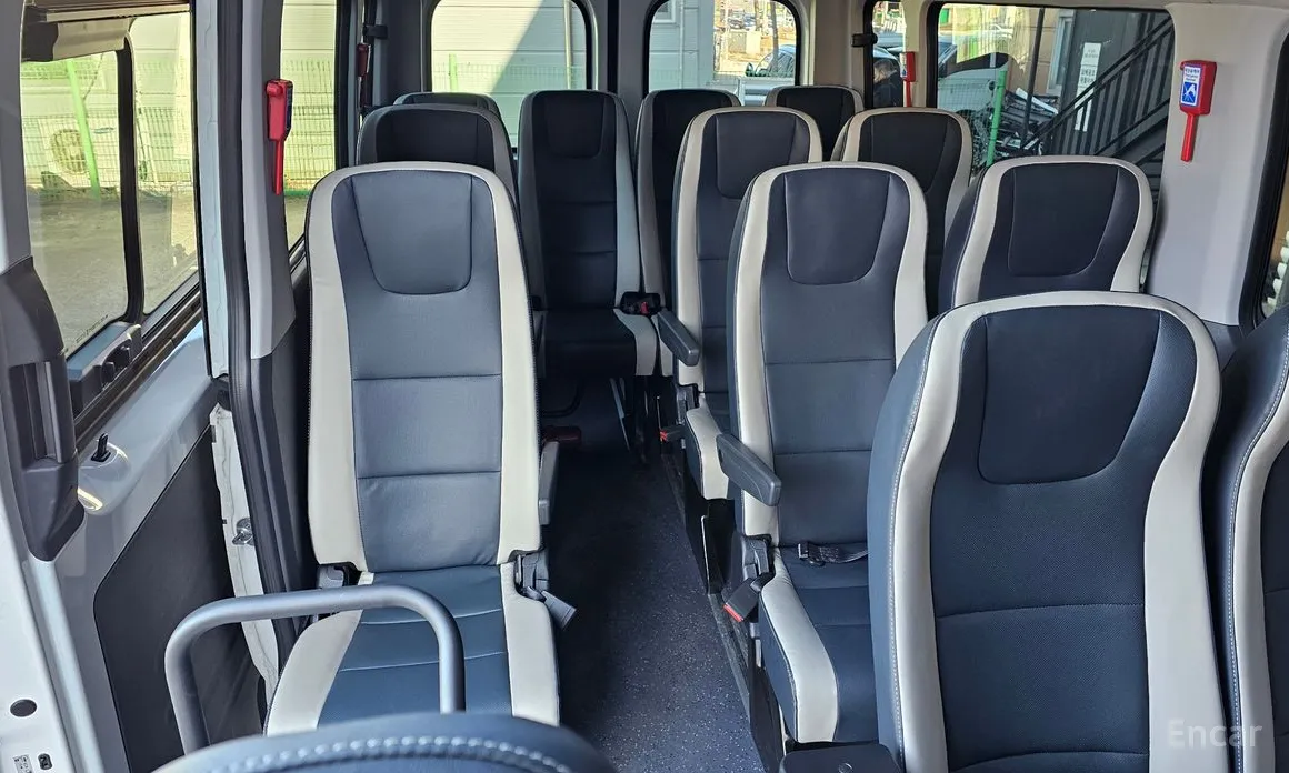 Hyundai Solati 2015 15-seater