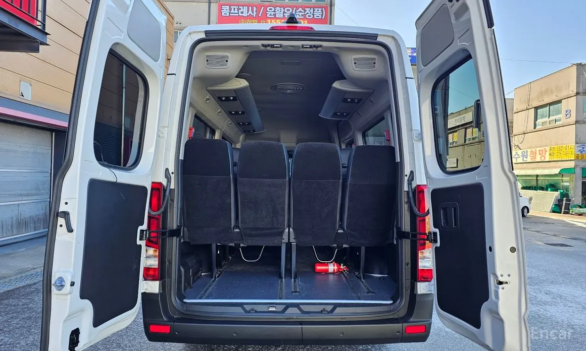 Hyundai Solati 2015 15-seater