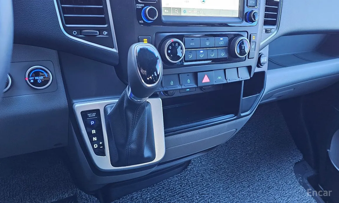 Hyundai Solati 2015 15-seater