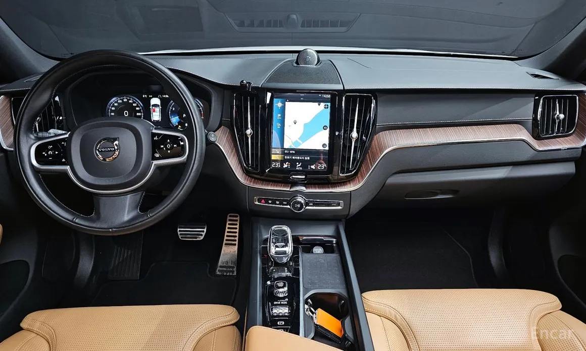 Volvo XC60 2017 B6 Inscirtion