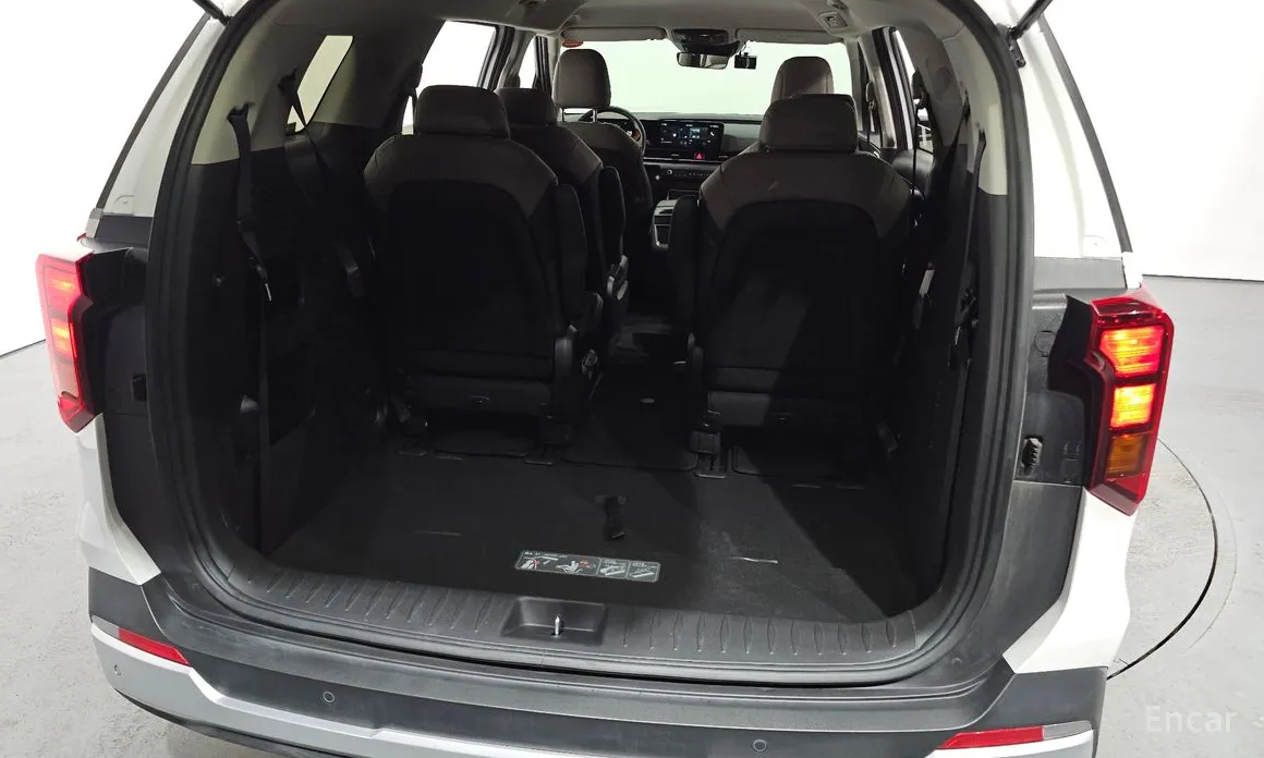 Kia Carnival 2023 9-Seater Prestige