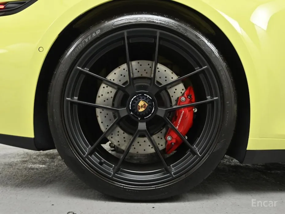 Porsche 911 2019 Carrera 4 GTS