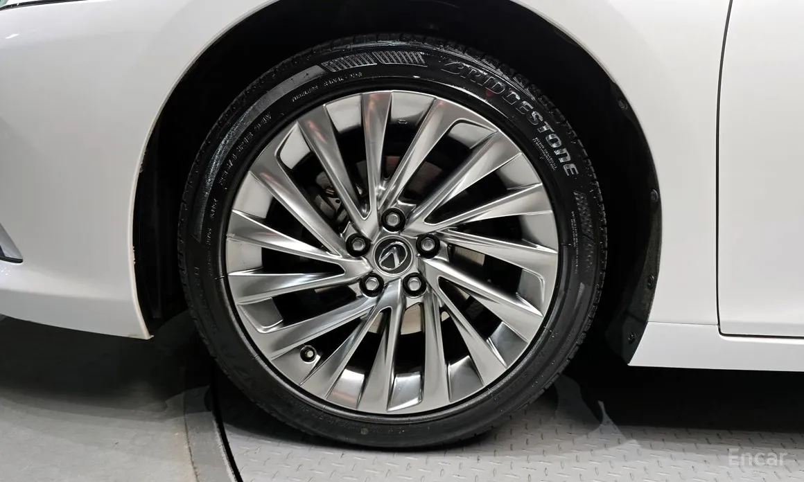 Lexus ES 2018 Luxury Plus