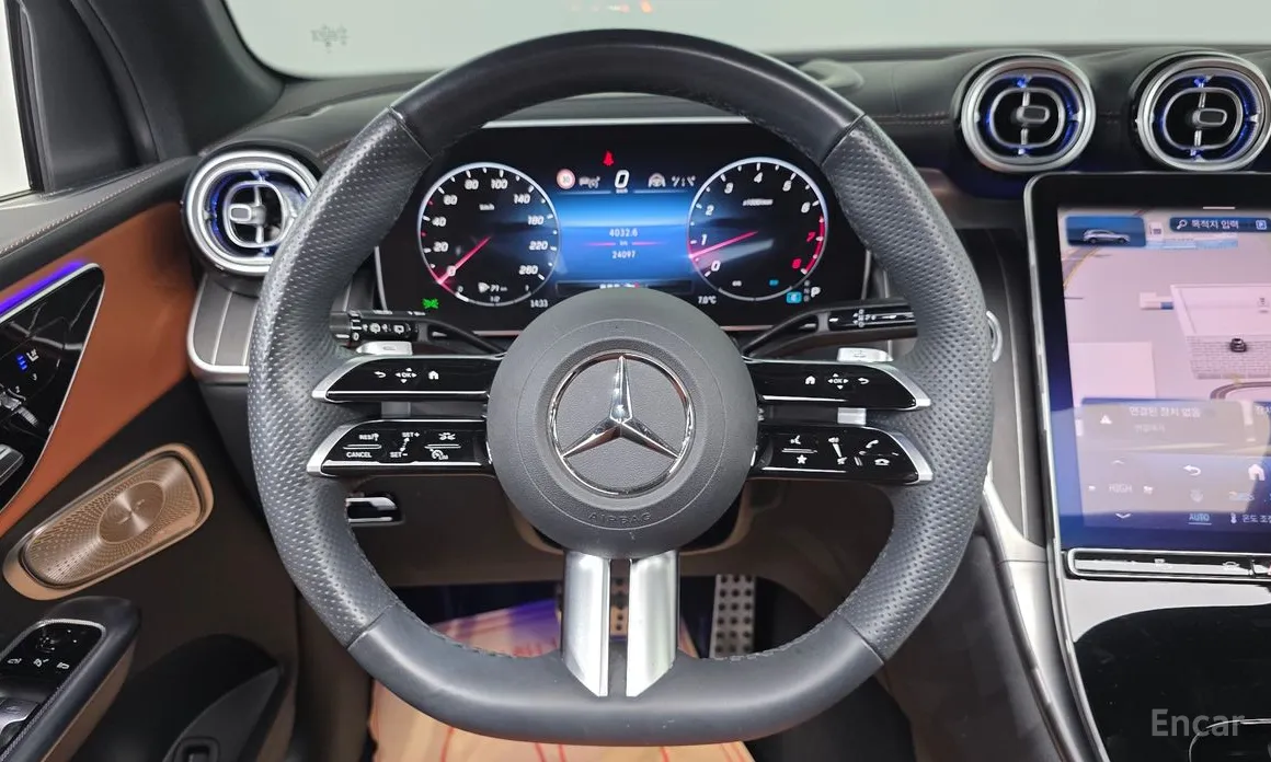 Mercedes-Benz GLC-Class 2023 GLC300 4MATIC AMG Line