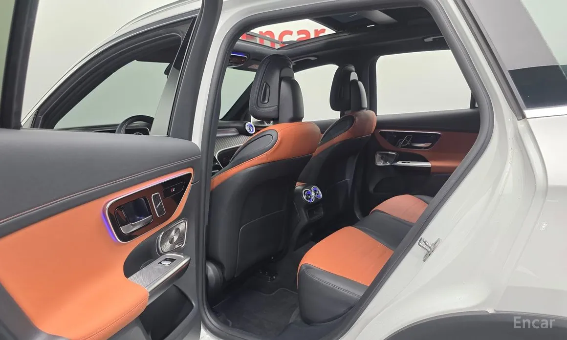 Mercedes-Benz GLC-Class 2023 GLC300 4MATIC AMG Line