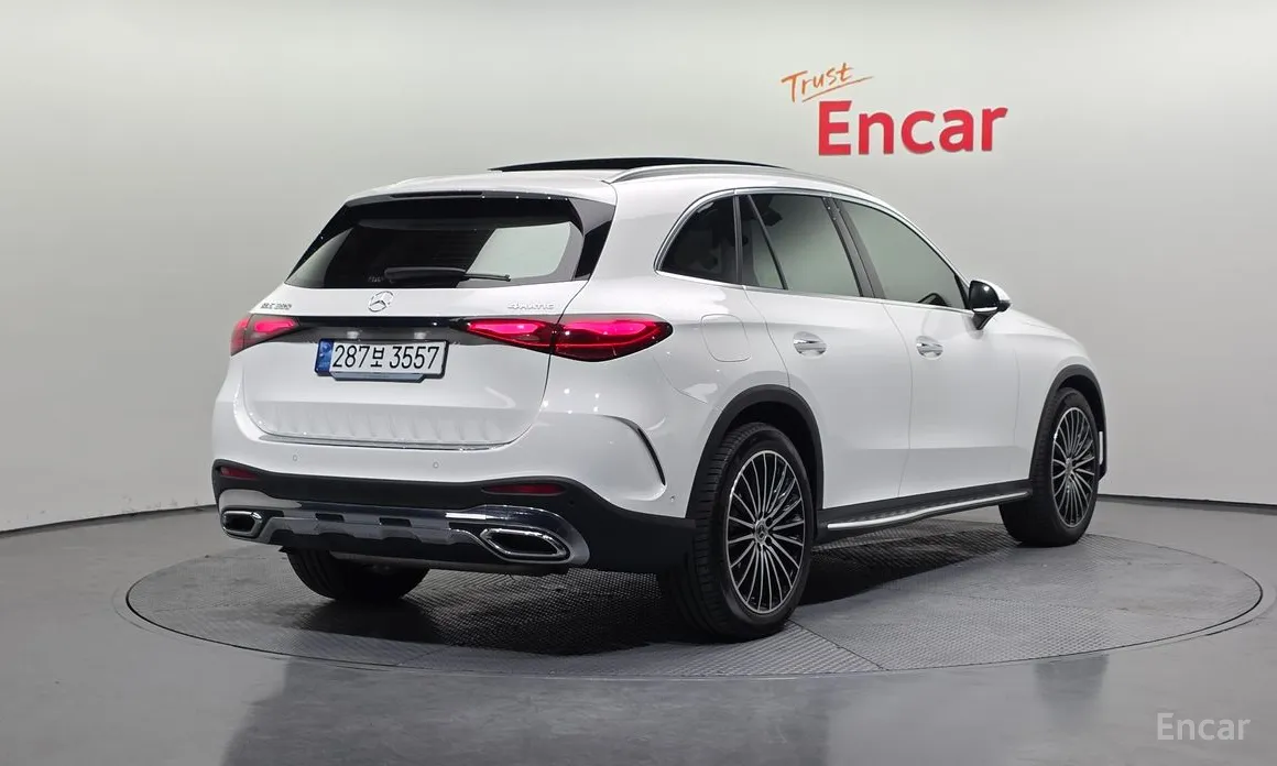 Mercedes-Benz GLC-Class 2023 GLC300 4MATIC AMG Line