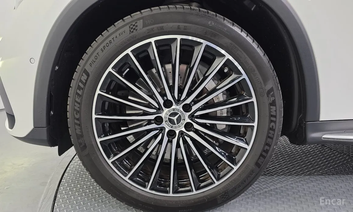 Mercedes-Benz GLC-Class 2023 GLC300 4MATIC AMG Line