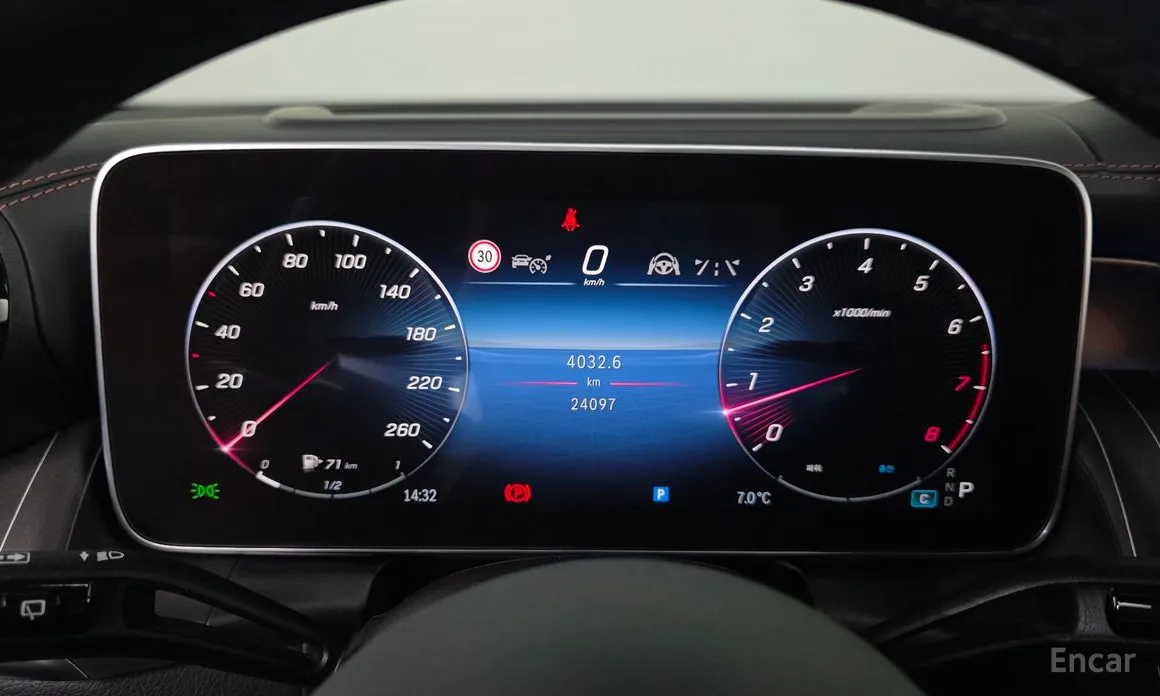 Mercedes-Benz GLC-Class 2023 GLC300 4MATIC AMG Line