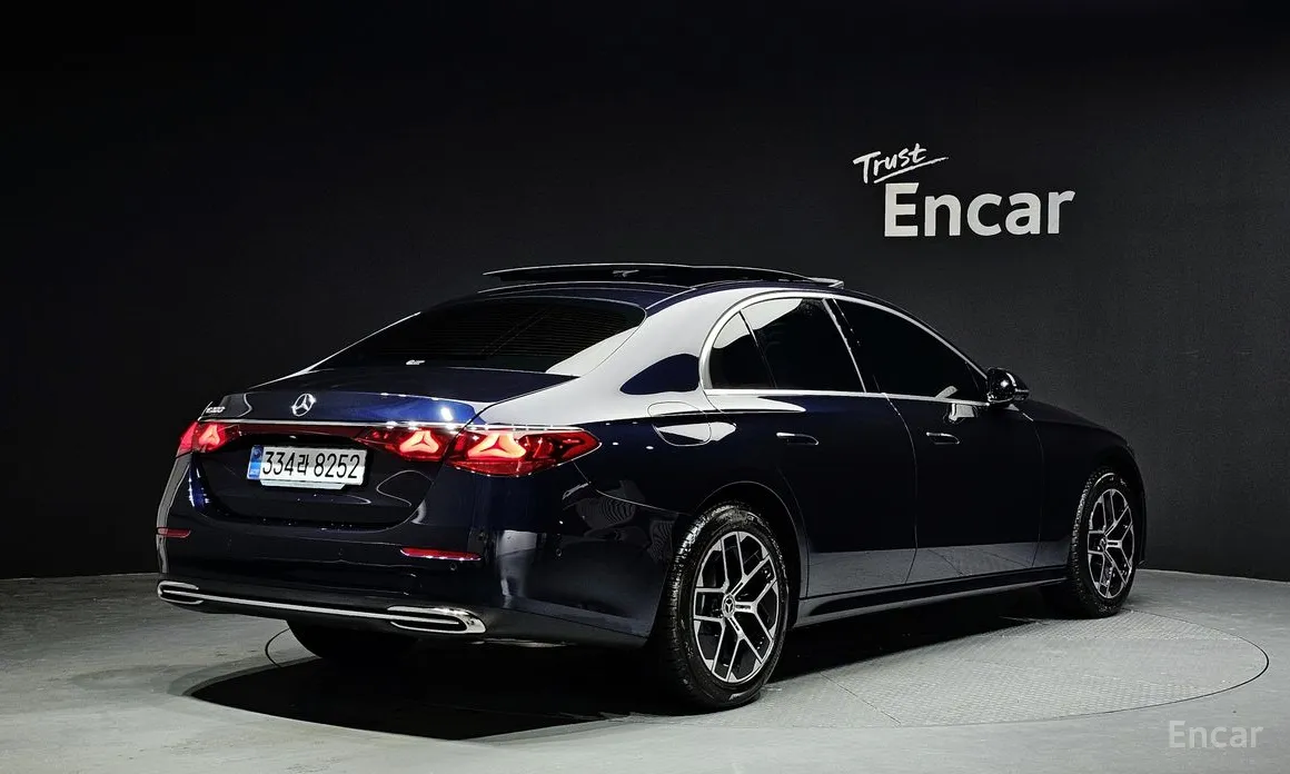 Mercedes-Benz E-Class 2024 E200 Avantgarde