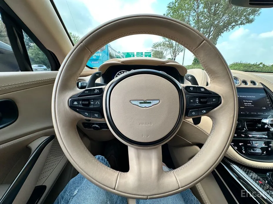 Aston Martin DBX 2020 4.0 V8 707
