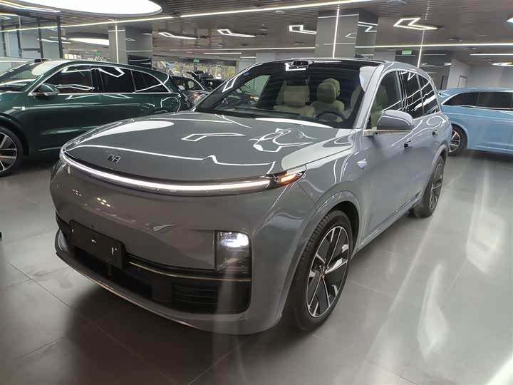2025 LiXiang L8