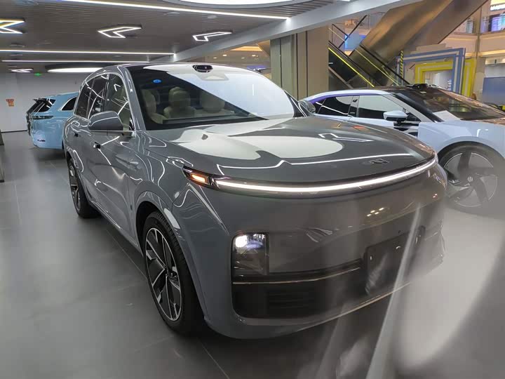 2025 LiXiang L8