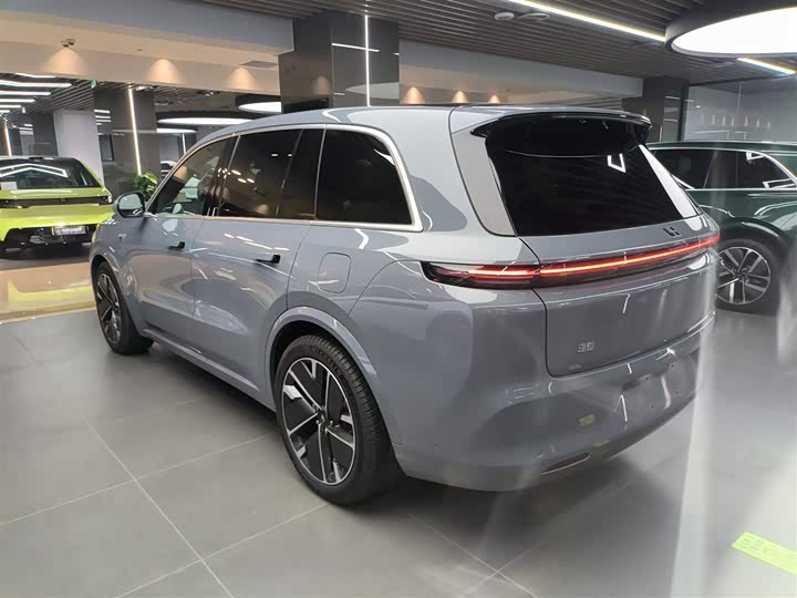 2025 LiXiang L8