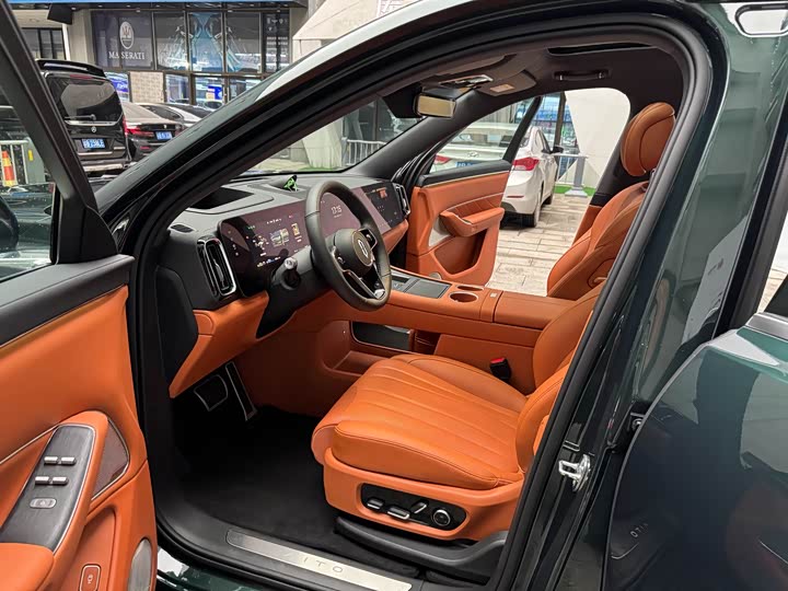 Aito M8 2025 2025款 增程 Ultra版 53.4kWh 6座版