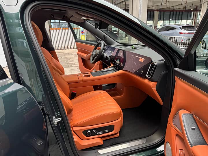 Aito M8 2025 2025款 增程 Ultra版 53.4kWh 6座版