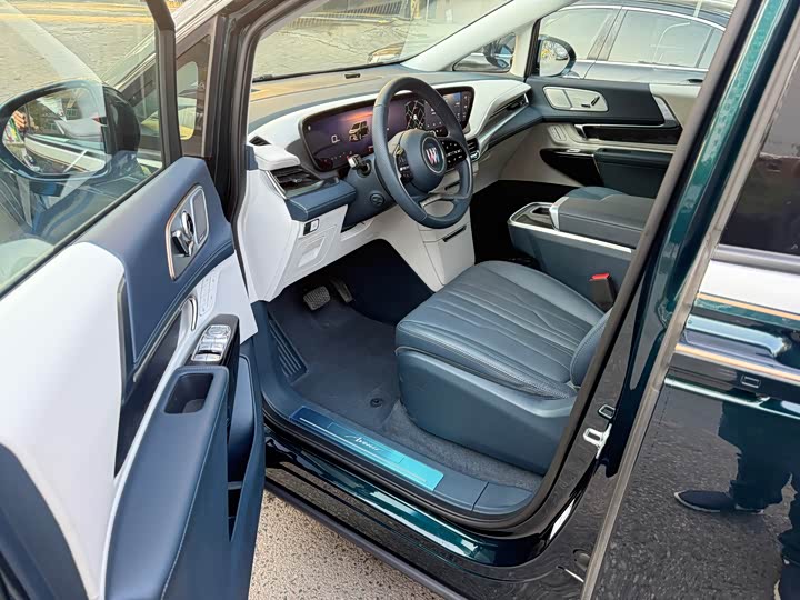 Buick GL8 Century 2025 2025款 2.0T 四座私享版