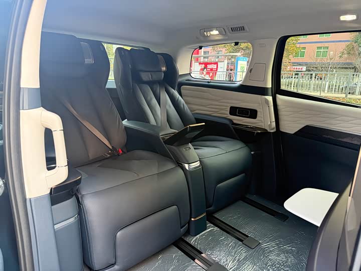 Buick GL8 Century 2025 2025款 2.0T 四座私享版