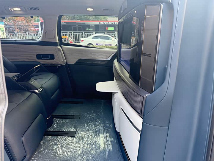 Buick GL8 Century 2025 2025款 2.0T 四座私享版